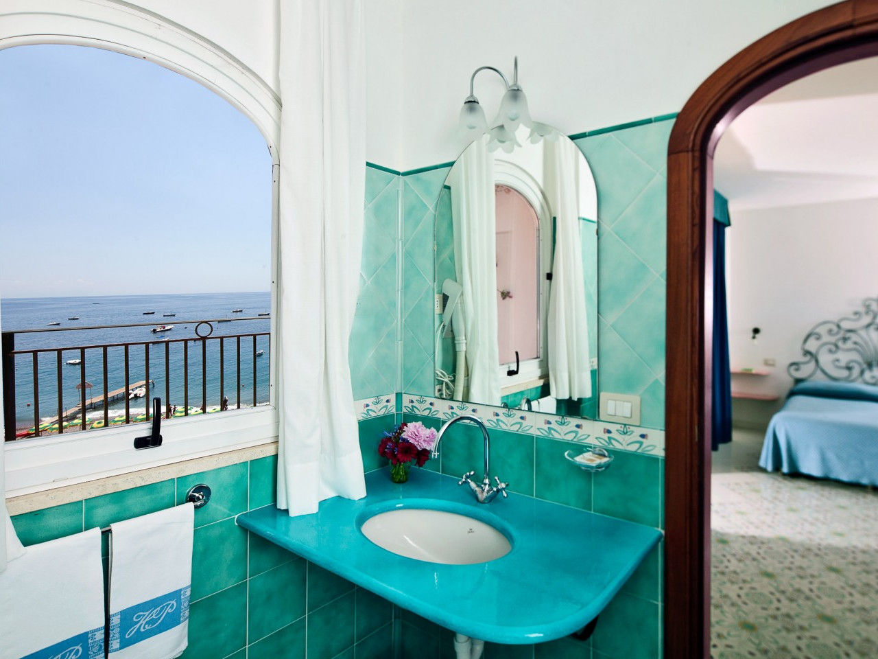 Superior room bathroom